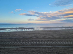 Detached Cottage Yards from the Beach